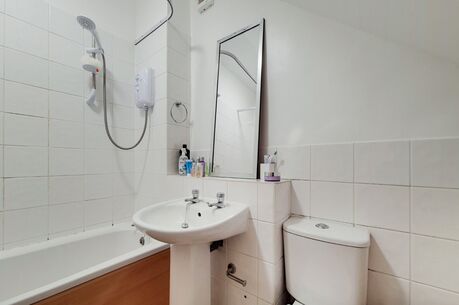 2 bedroom semi detached flat to rent, Available part-furnished from 12/12/2024