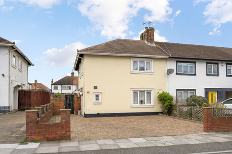 3 bedroom end terraced house for sale