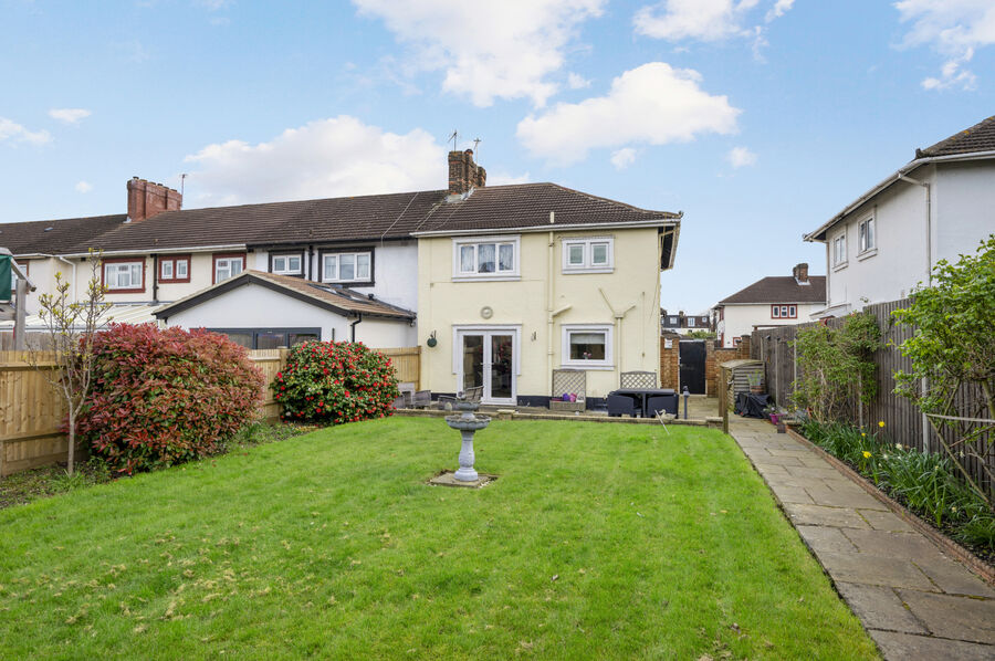 3 bedroom end terraced house for sale