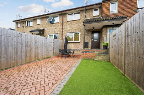 2 bedroom mid terraced house for sale