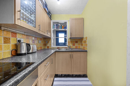 2 bedroom mid terraced house for sale