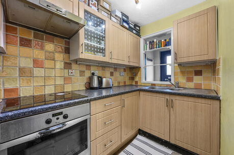 2 bedroom mid terraced house for sale