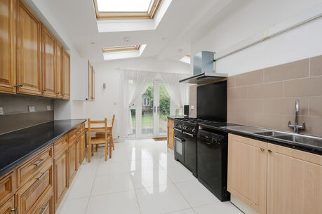 6 bedroom semi detached house for sale