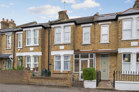 2 bedroom mid terraced house for sale