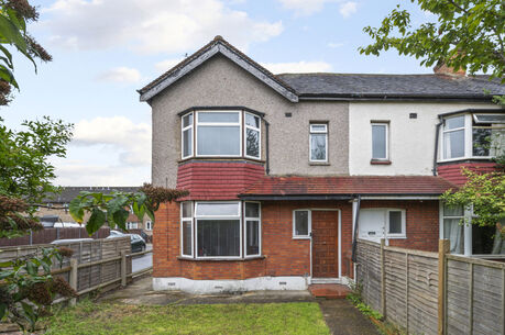 4 bedroom end terraced house for sale