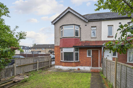 4 bedroom end terraced house for sale