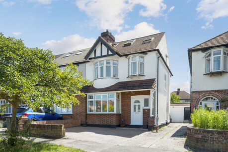 4 bedroom end terraced house for sale