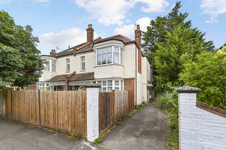 3 bedroom end terraced house for sale