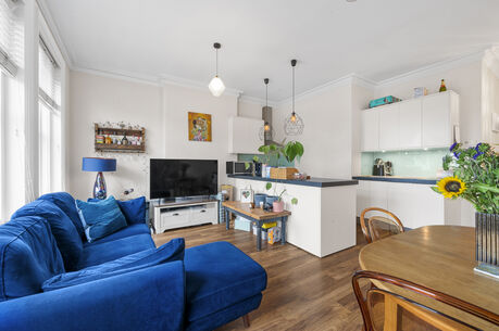 2 bedroom  flat for sale