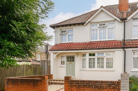 3 bedroom end terraced house for sale