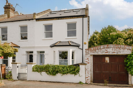 5 bedroom end terraced house for sale