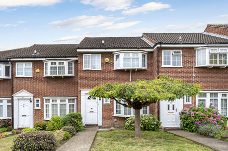 3 bedroom mid terraced house for sale