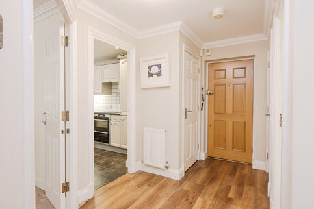 2 bedroom  flat to rent, Available furnished now