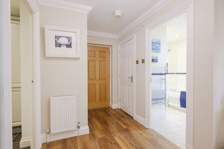 2 bedroom  flat to rent, Available furnished now