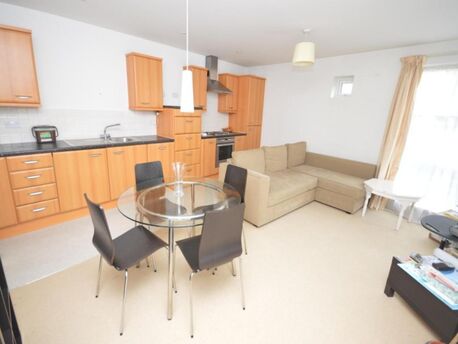 2 bedroom  flat to rent, Available now