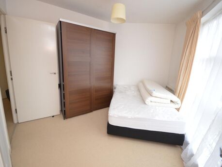 2 bedroom  flat to rent, Available now