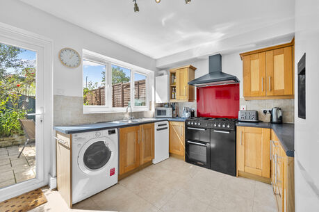 2 bedroom mid terraced house for sale