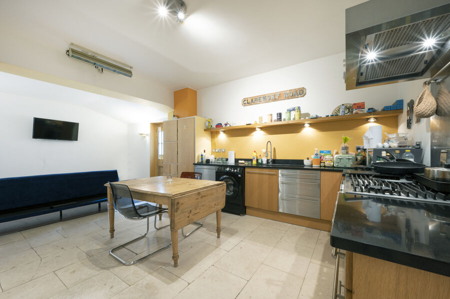 2 bedroom  flat for sale