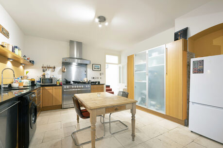 2 bedroom  flat for sale