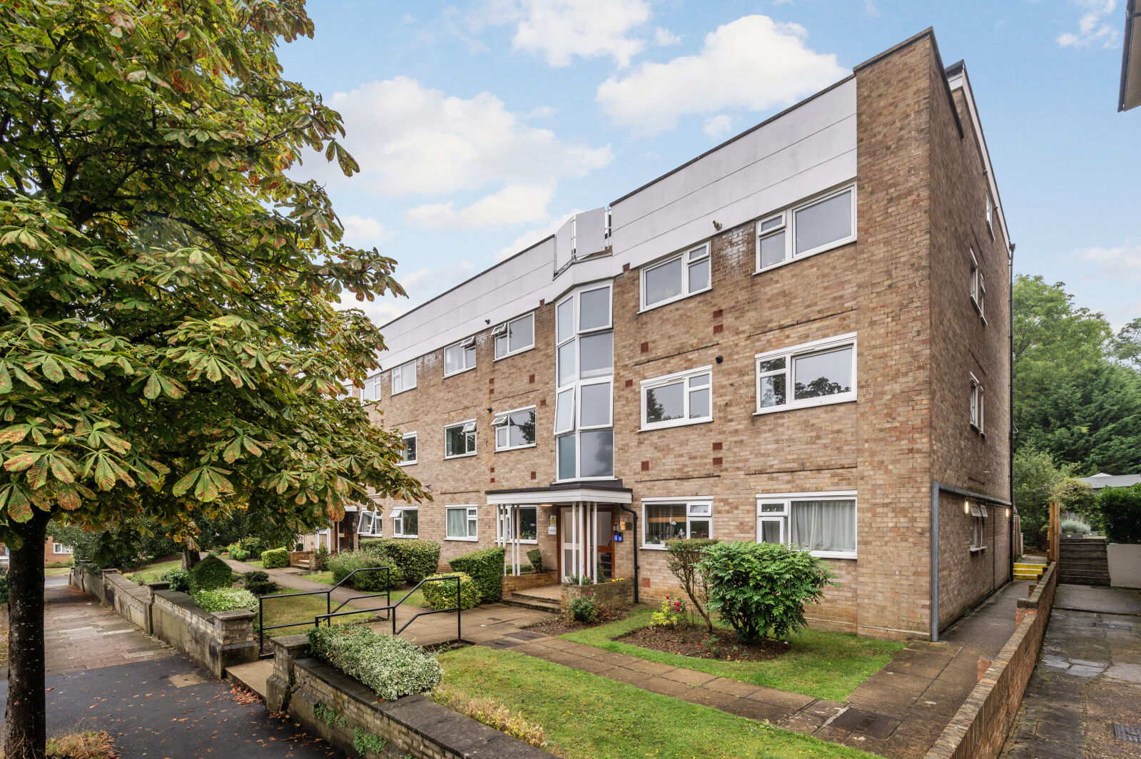 2 bedroom  flat for sale Avenue Elmers, Surbiton, KT6, main image