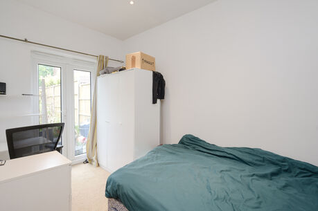 2 bedroom  flat to rent, Available furnished now