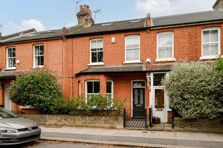 4 bedroom mid terraced house for sale