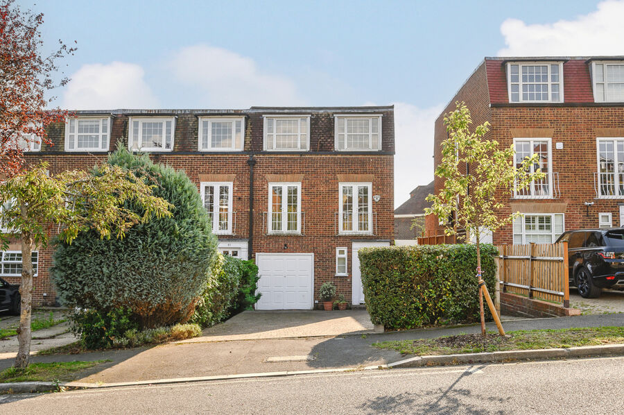 4 bedroom end terraced house for sale