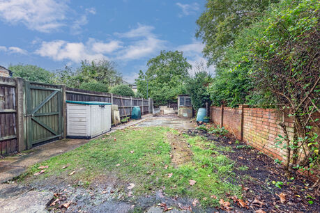 3 bedroom end terraced house for sale