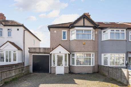 3 bedroom end terraced house for sale