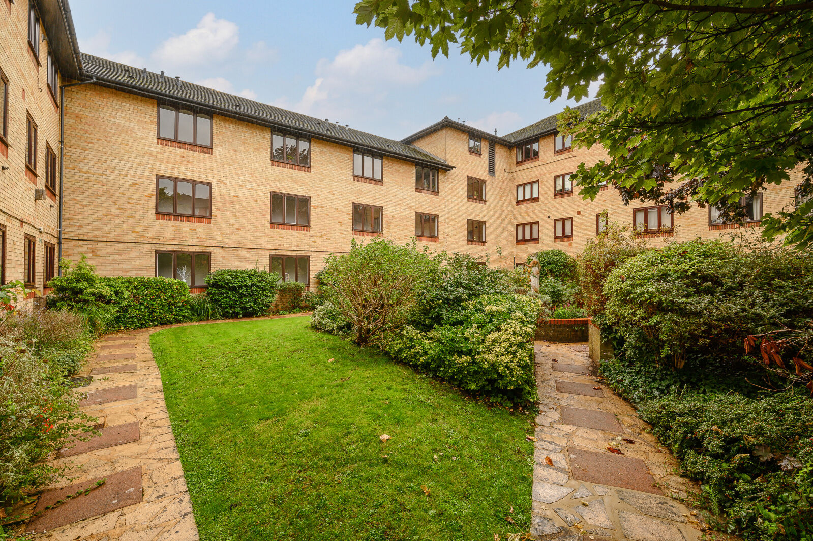 2 bedroom  flat for sale Griffiths Road, Wimbledon, SW19, main image