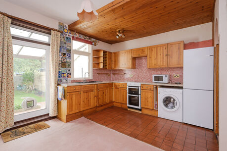 2 bedroom mid terraced house for sale