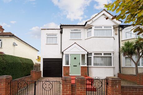 4 bedroom end terraced house for sale