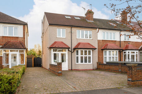 4 bedroom end terraced house for sale