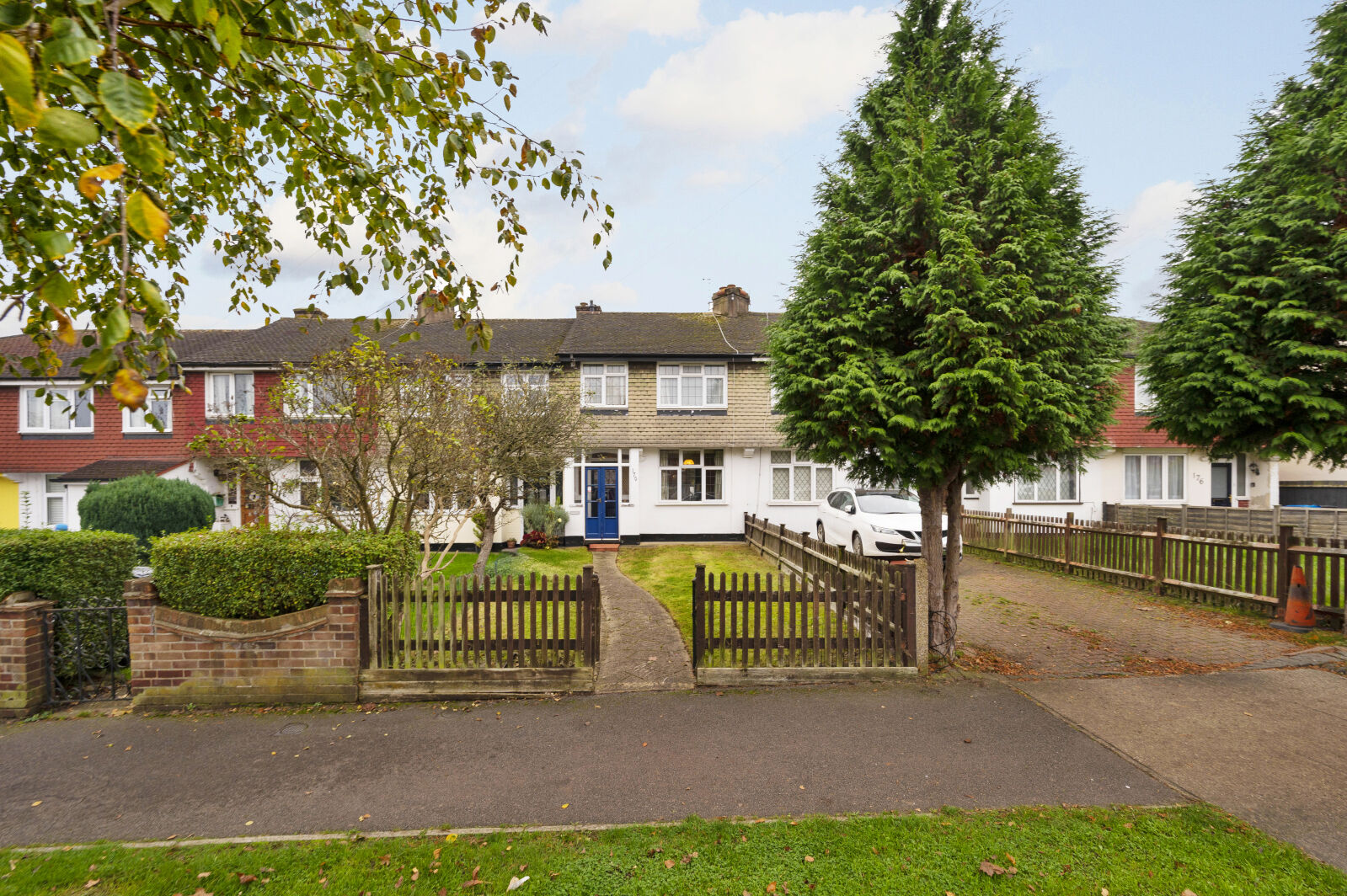 3 bedroom mid terraced house for sale Knollmead, Surbiton, KT5, main image