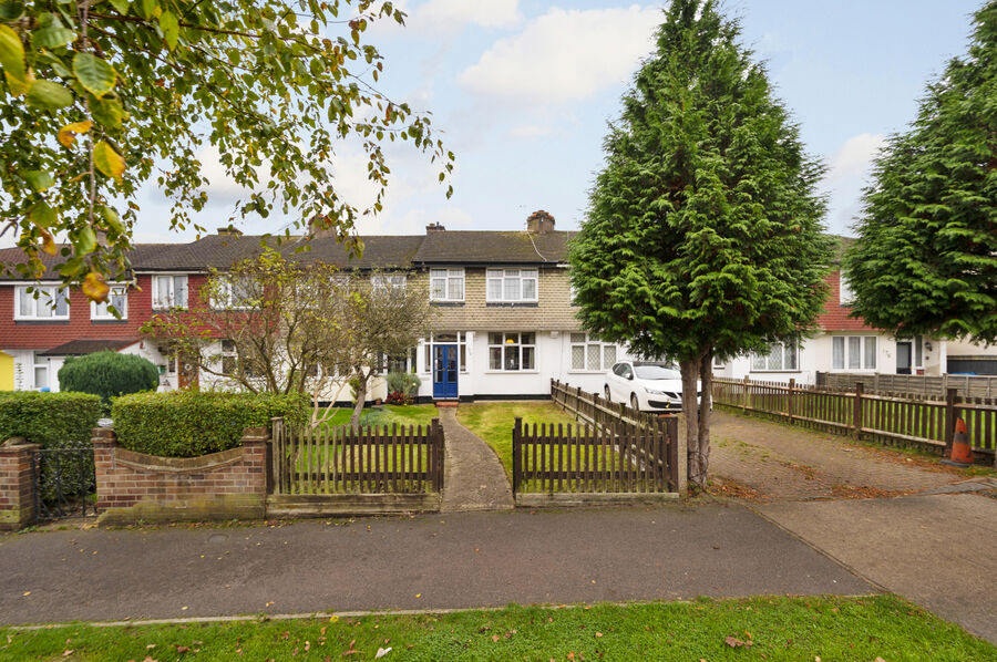 3 bedroom mid terraced house for sale