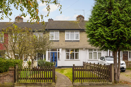 3 bedroom mid terraced house for sale