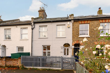 3 bedroom mid terraced house for sale