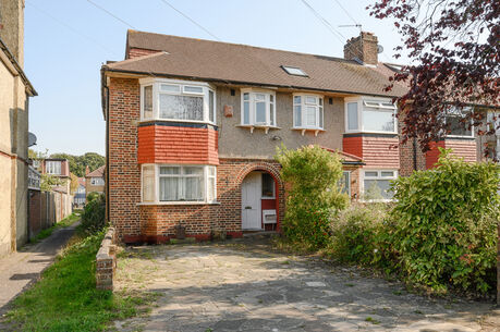 4 bedroom end terraced house for sale