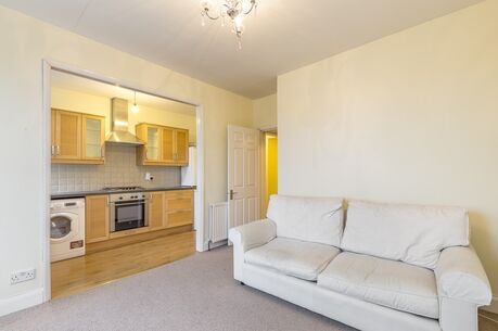 1 bedroom mid terraced flat to rent, Available furnished from 07/03/2025