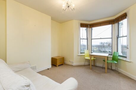 1 bedroom mid terraced flat to rent, Available furnished from 07/03/2025