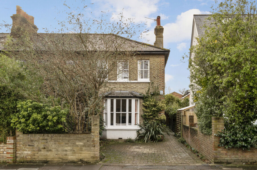 3 bedroom end terraced house for sale