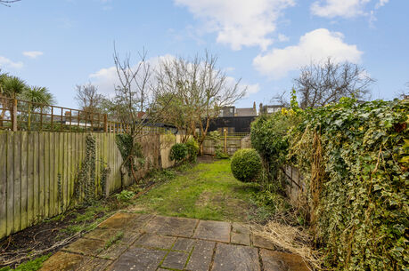 3 bedroom end terraced house for sale