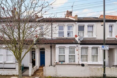 2 bedroom mid terraced house for sale