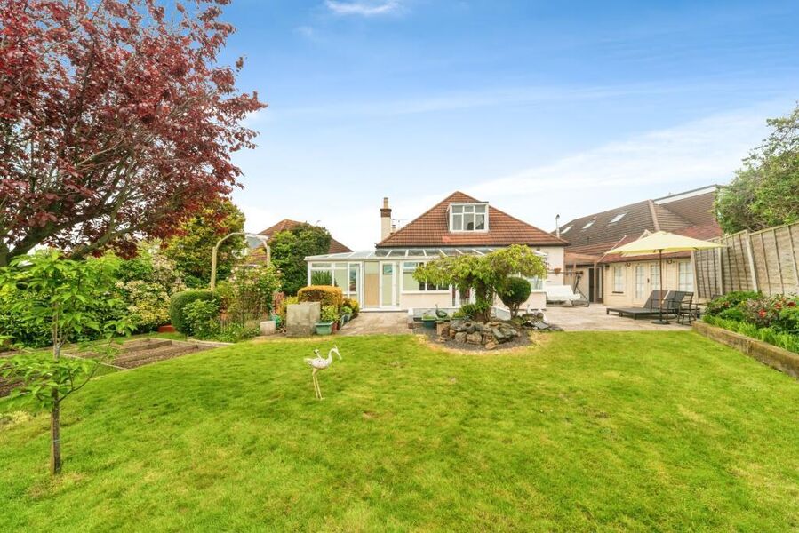 4 bedroom detached bungalow for sale