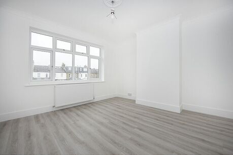 3 bedroom  flat to rent, Available unfurnished now