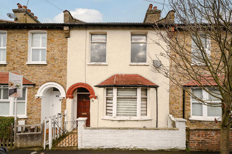 2 bedroom mid terraced house for sale