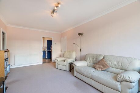 2 bedroom  flat to rent, Available from 05/10/2024