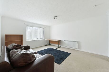 2 bedroom  flat to rent, Available part-furnished now