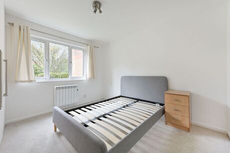 2 bedroom  flat to rent, Available part-furnished from 13/12/2024